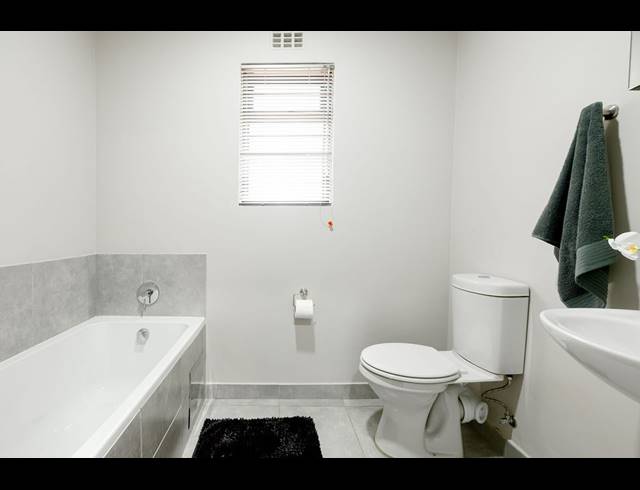 2 BEDROOM APARTMENT FOR SALE IN SINOVILLE